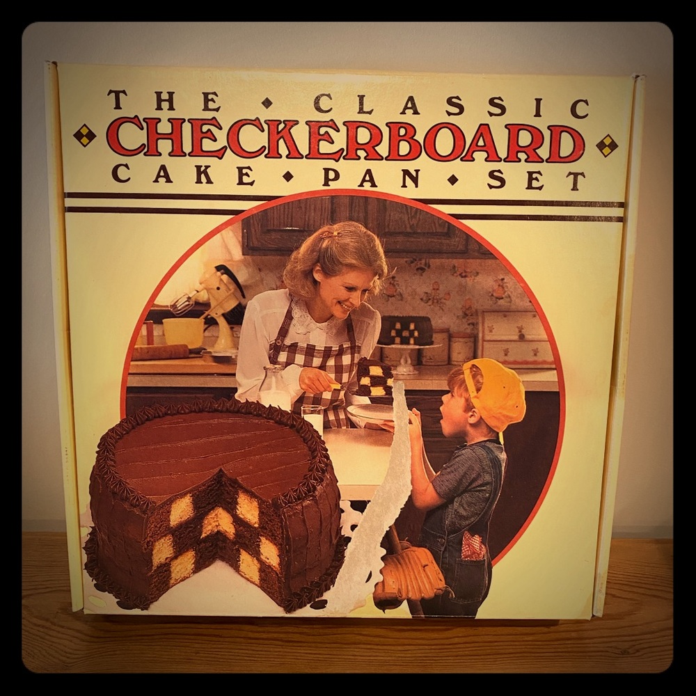 Vintage Checkerboard Cake Set